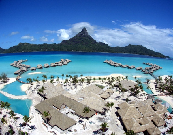 Cất lên từ thiên đường Bora Bora trong tour châu Âu