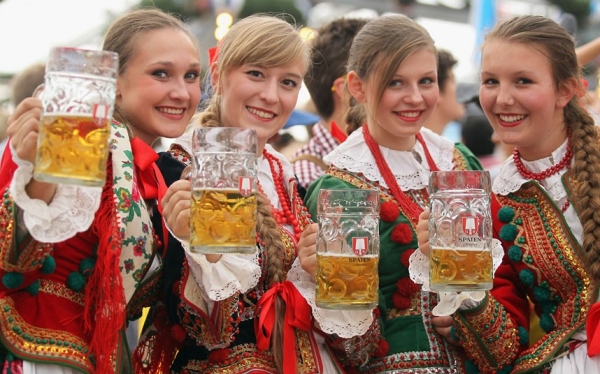 Nóng bừng với không khí sôi động lễ hội bia Đức