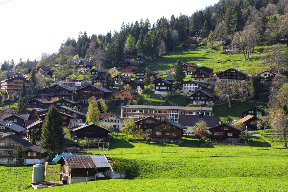 Ngôi làng bình yên, thơ mộng, không có xe hơi ở Thụy Sĩ
