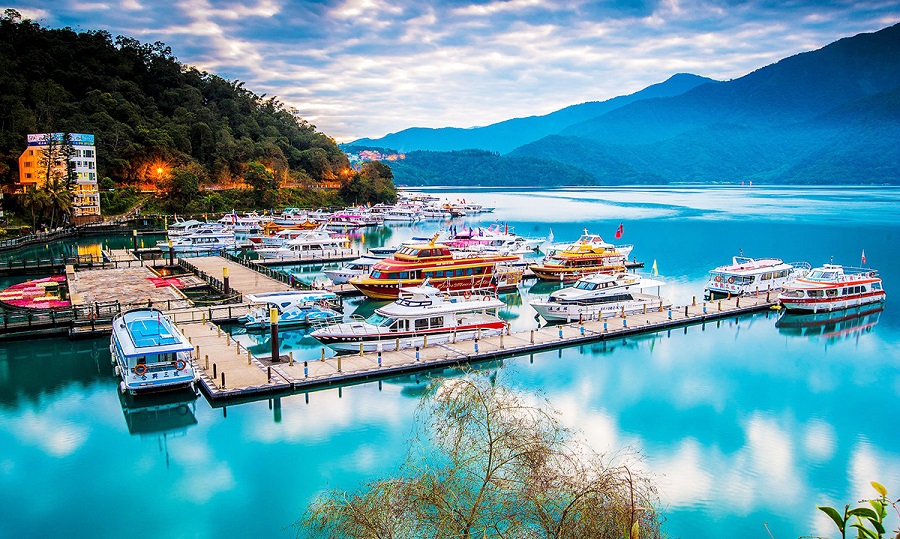 Nhật Nguyệt Đàm